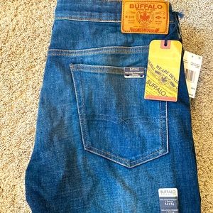 Buffalo (David Bitton) relaxed straight/driven 34x34 dark blue sanded